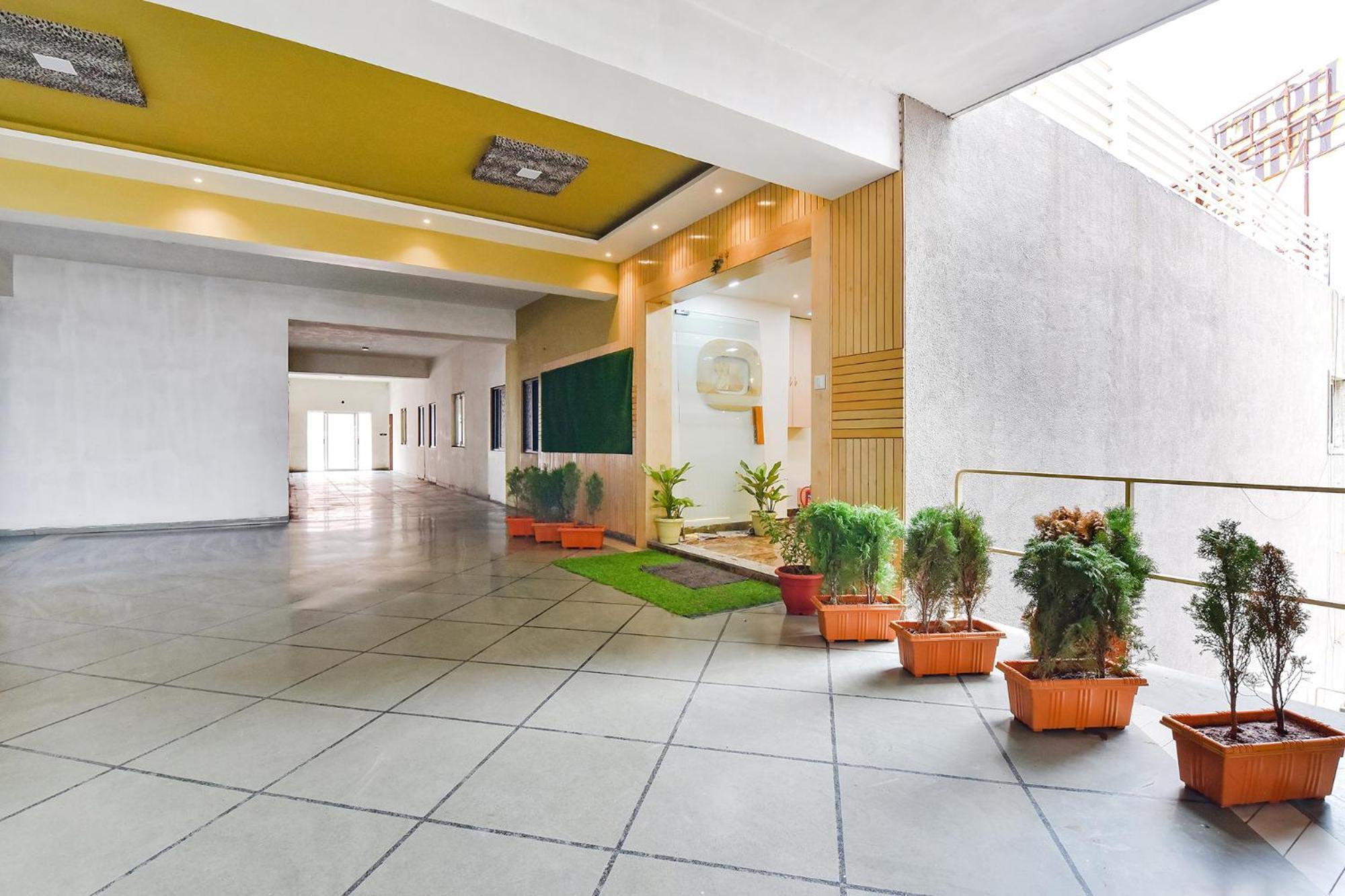 Fabhotel Symphony Grand Ahmedabad Exterior photo
