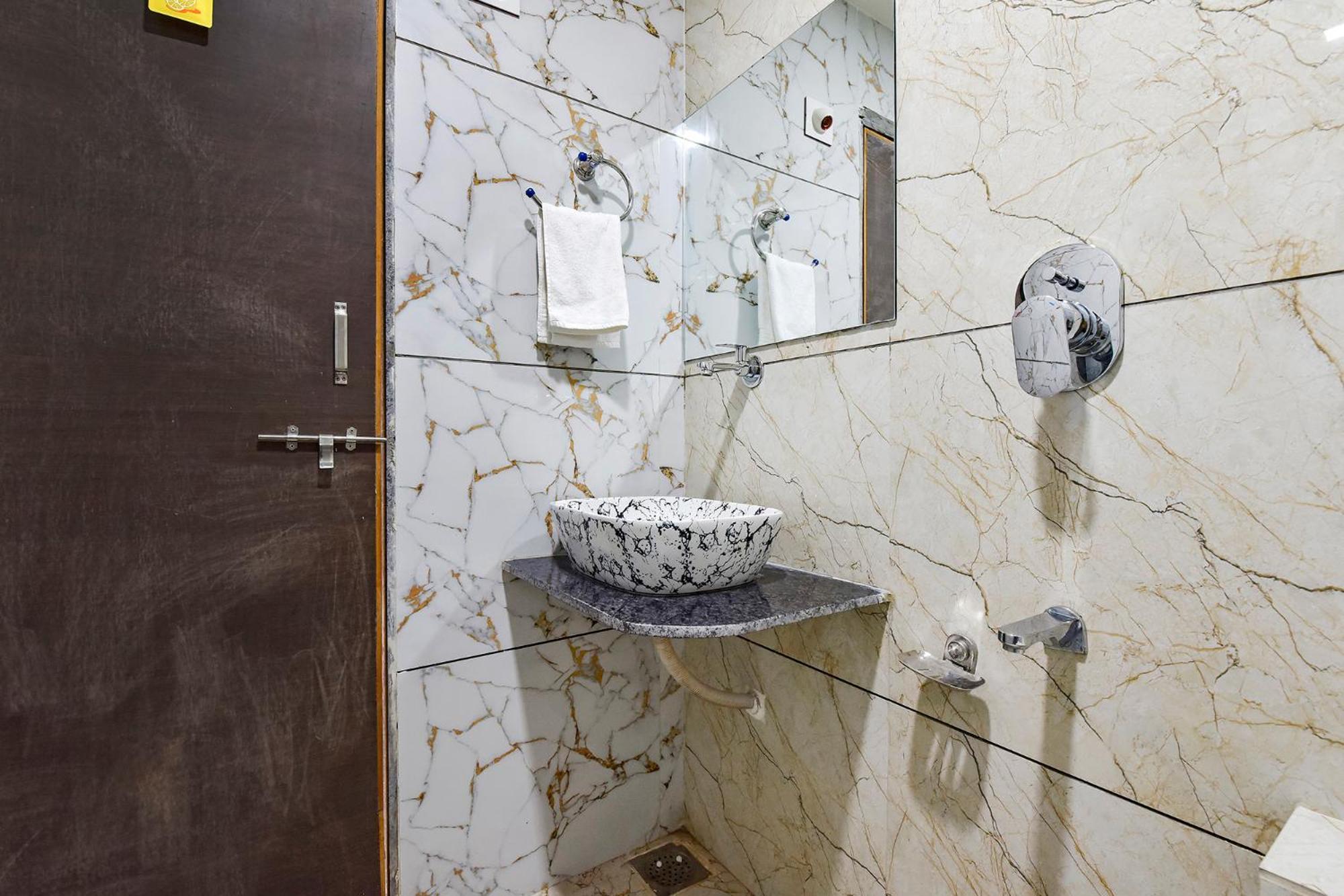 Fabhotel Symphony Grand Ahmedabad Exterior photo